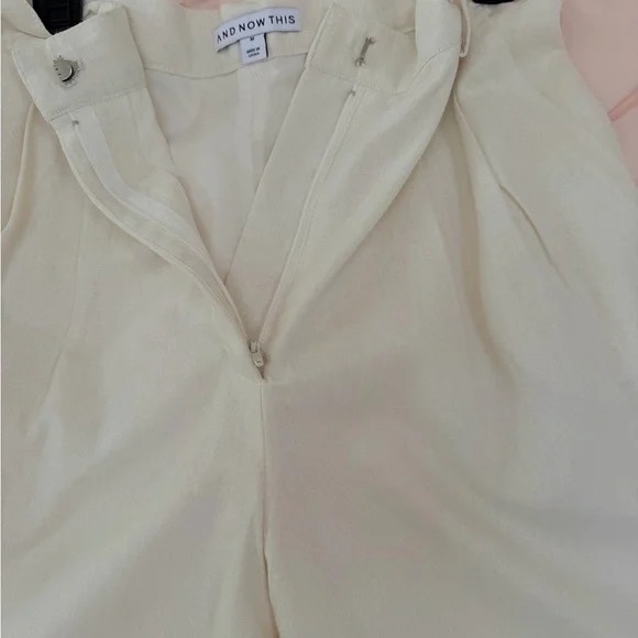 High-Waist Cream Pleated Women's Shorts - Picture 5 of 5